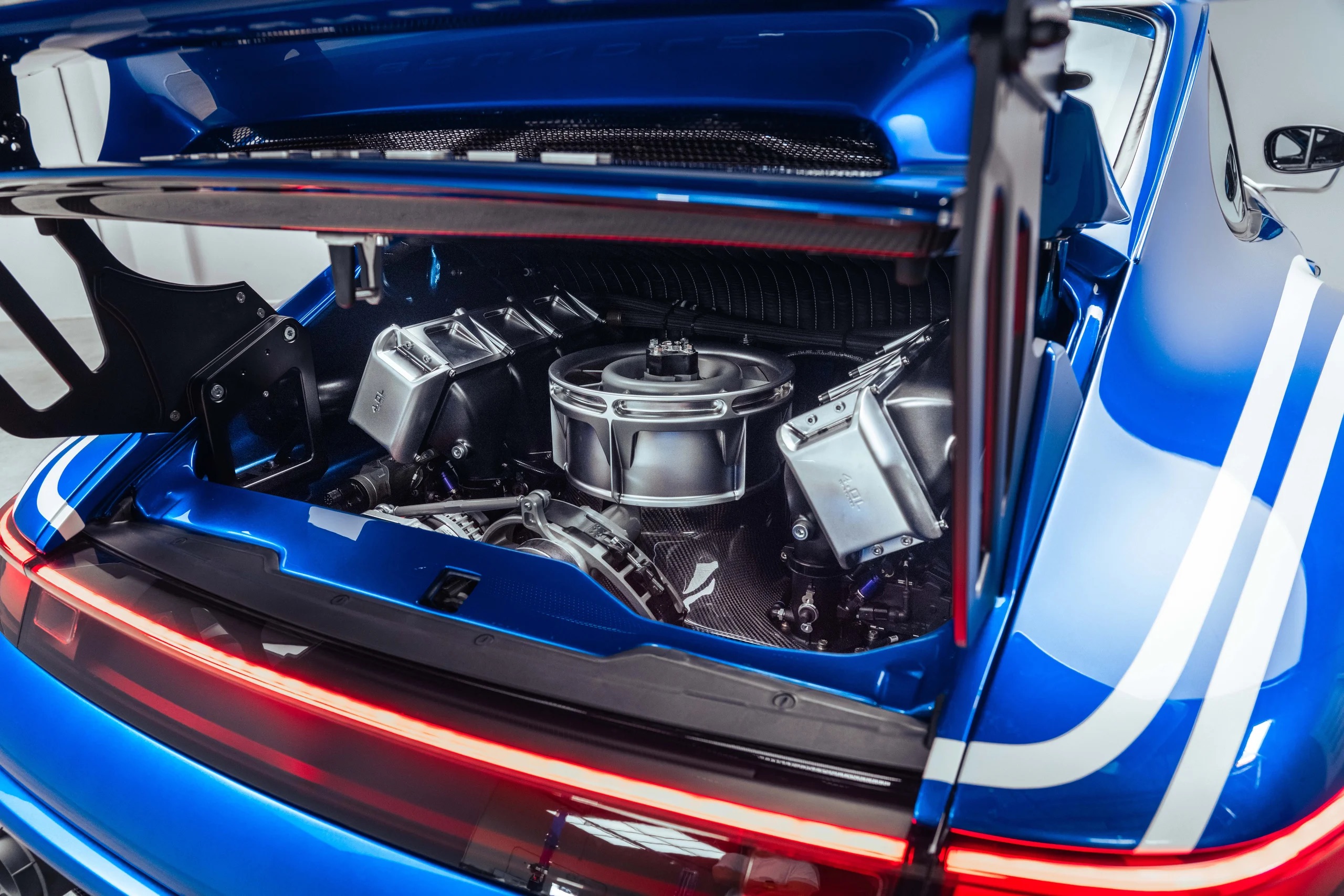 Guntherwerks_Turbo_Brundle_Edition_76-2560w